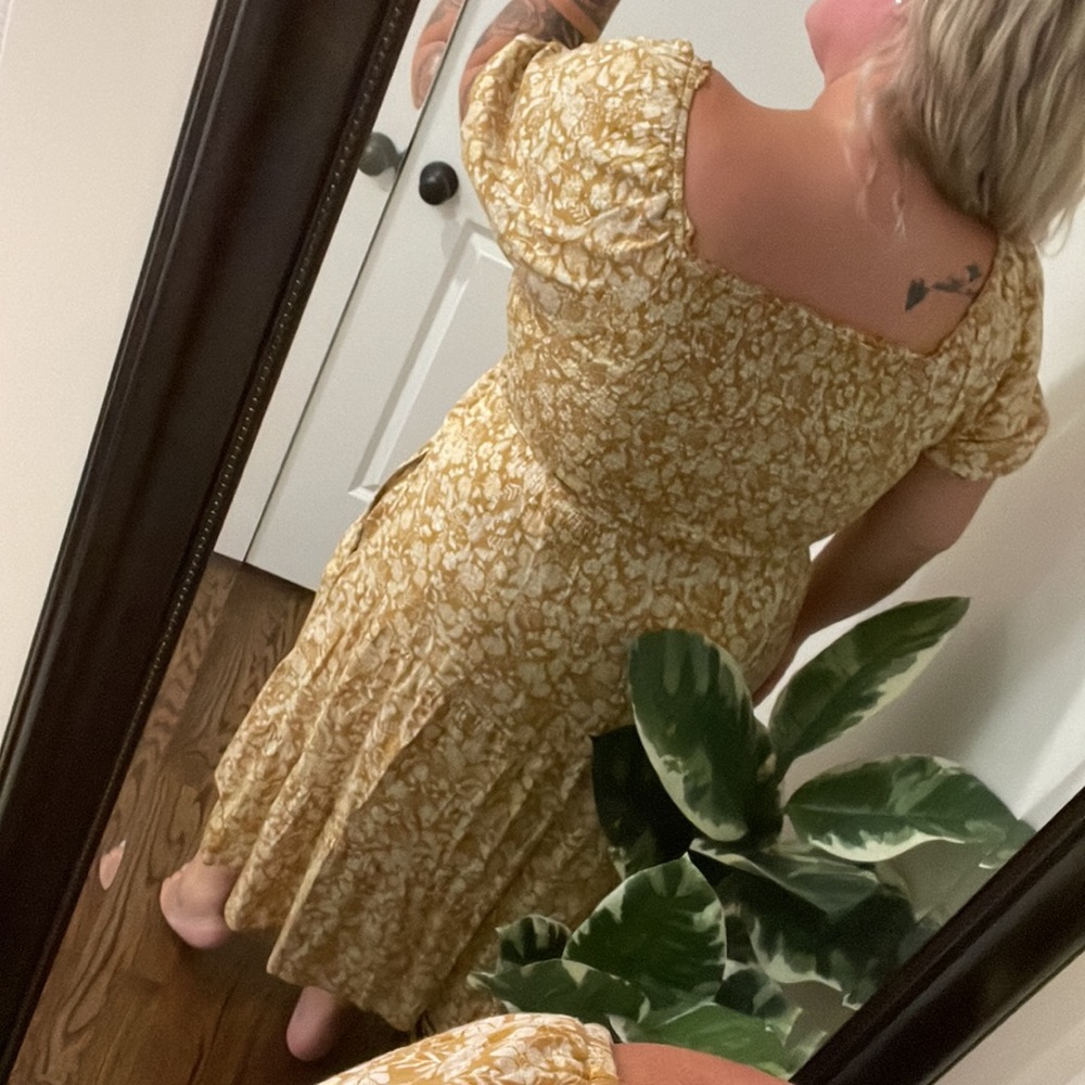 Old Navy Yellow Floral Dress - Picture 4 of 6